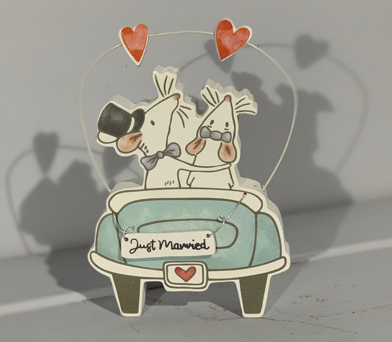 Just Married Mr & Mrs Mouse in Car