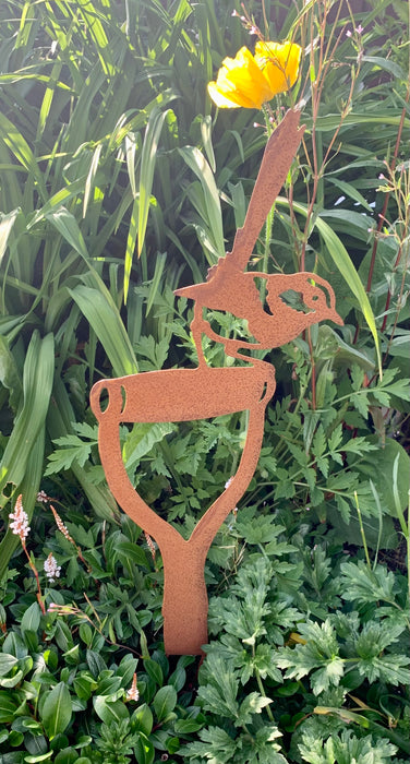 Garden Wren on Spade Handle - Garden Stake Rusty Finish 50cm